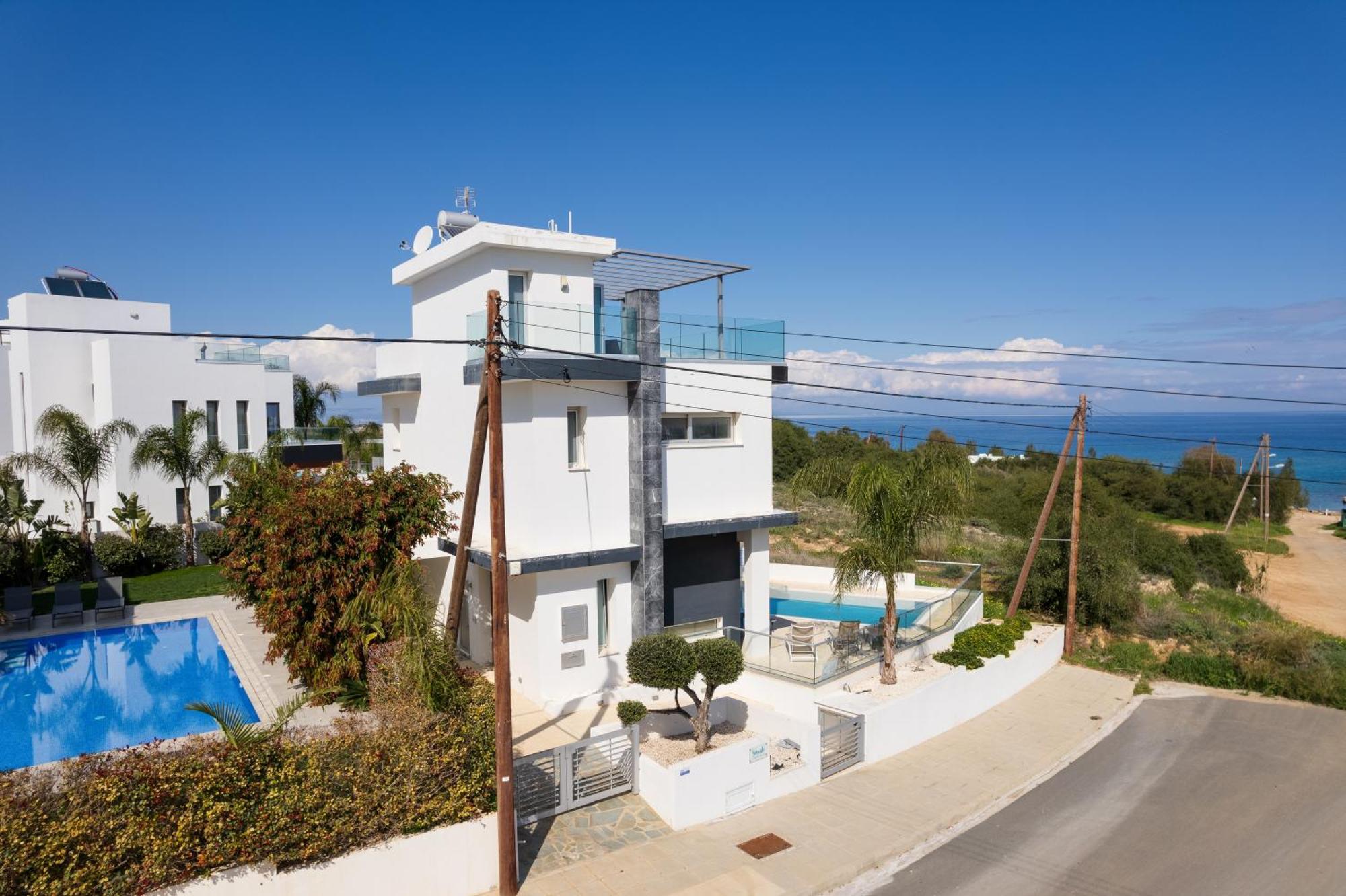 Seaside Luxury Villa Paralimni Buitenkant foto